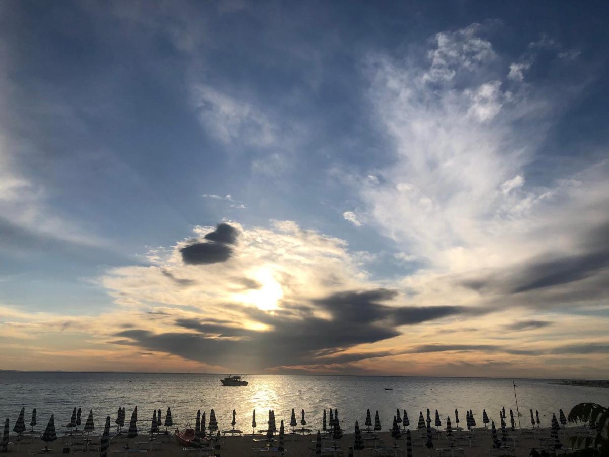 Freedom Village Soverato Marina Dış mekan fotoğraf